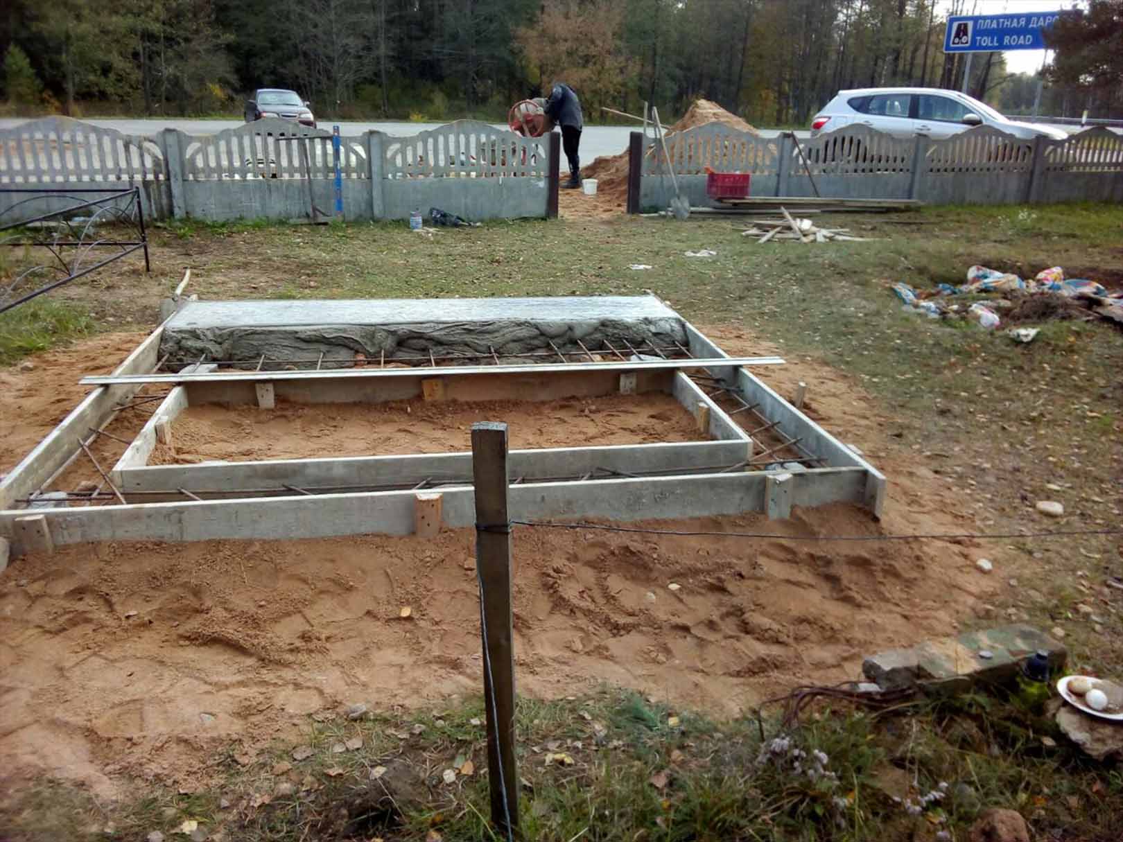 Благоустройство могил на кладбище. Мемориальные комплексы